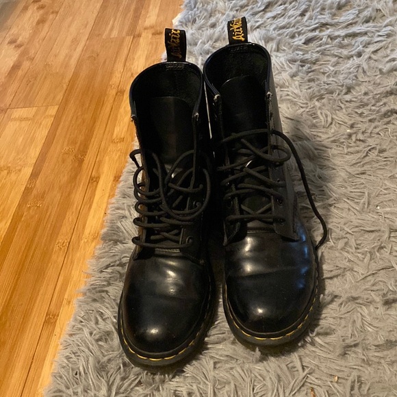Doc marten combat boots gently used - Picture 1 of 6